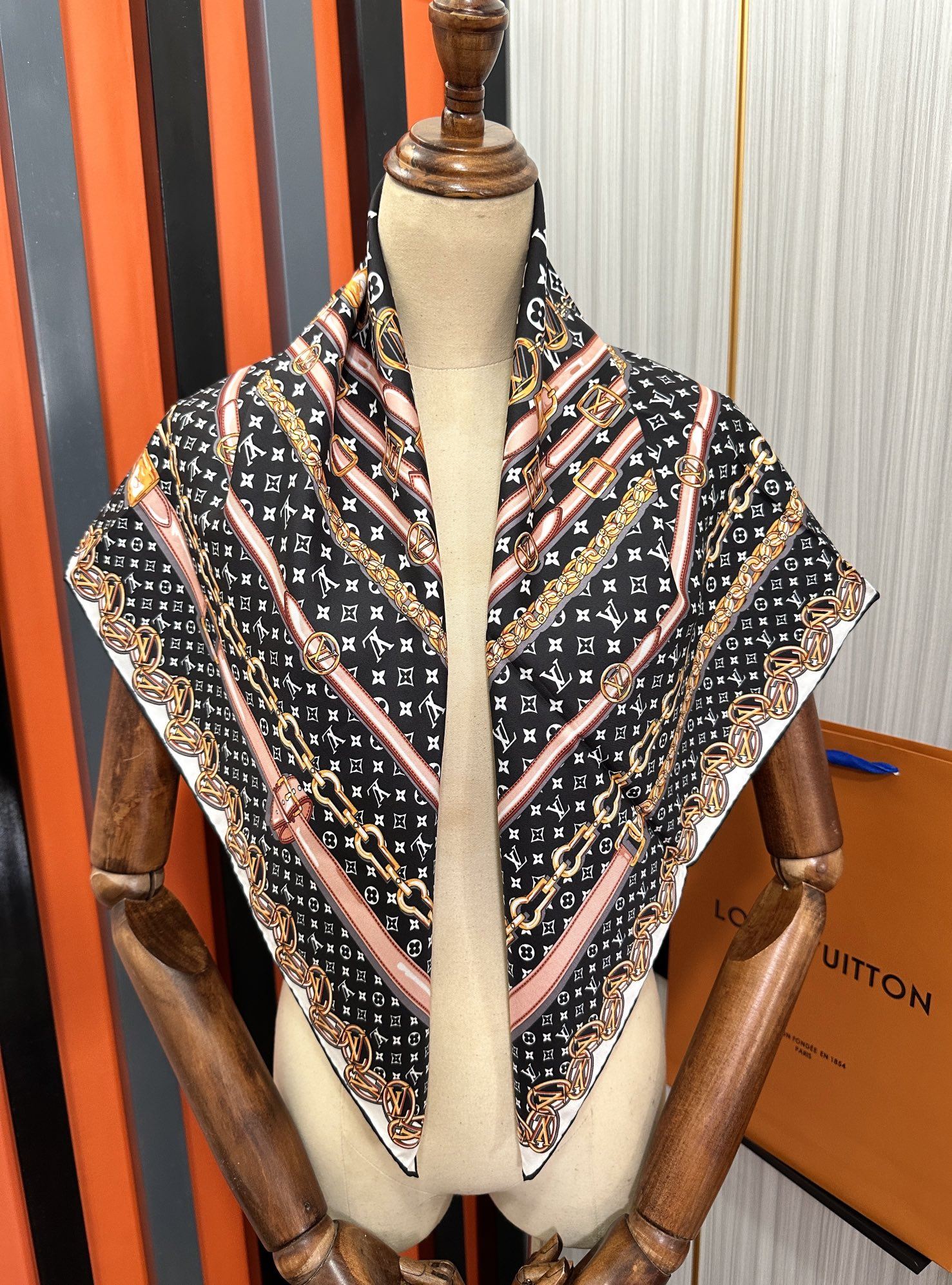 Louis Vuitton Scarf